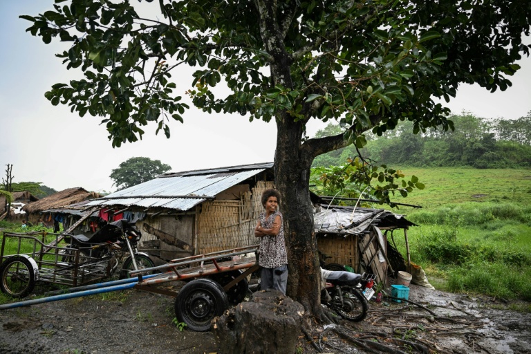 Une habitante dont le village est menacé par un vaste projet de pôle technologique à l'initiative des Etats-Unis, le 2 septembre 2026 à Capas, à une centaine de kilomètres au nord de Manille