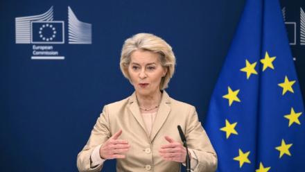 La présidente de la Commission européenne, Ursula von der Leyen, présente le plan EU Inc., lors d'une conférence de presse à Bruxelles, le 18 mars 2026