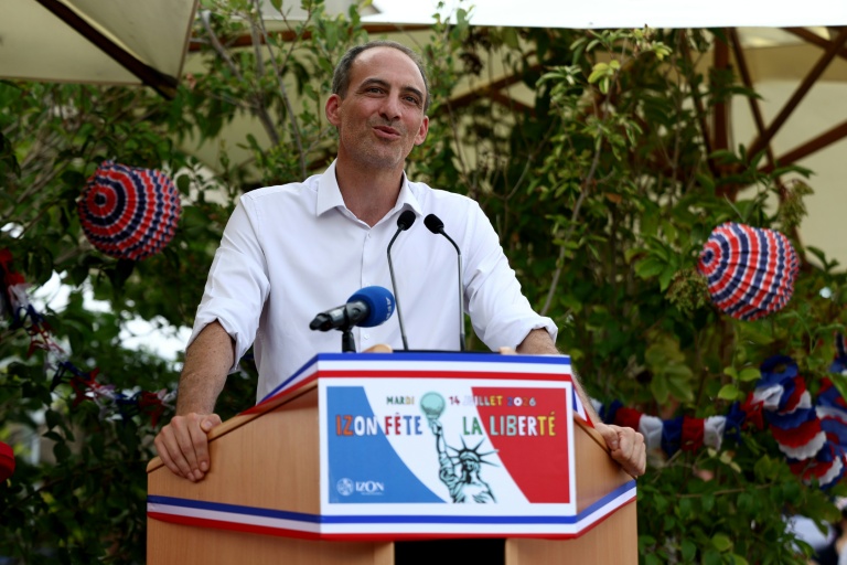 Raphaël Glucksmann, chef de Place publique et député européen, lors du centenaire de l'inauguration de la statue de la Liberté à Izon, près de Bordeaux, le 14 juillet 2026 en Gironde