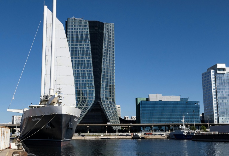 Neoliner Origin, le premier cargo à voile de nouvelle génération, au port de Marseille, le 6 octobre 2025