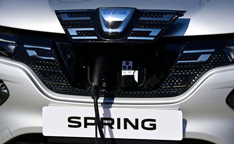 Une citadine électrique Dacia Spring exposée au Salon international de l'automobile (IAA), le 8 septembre 2021 à Munich, en Allemagne