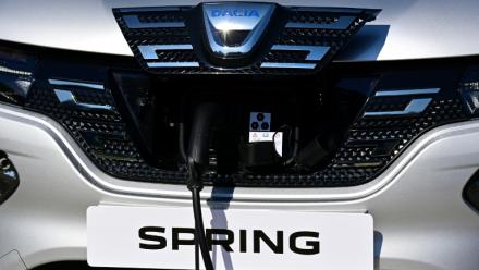 Une citadine électrique Dacia Spring exposée au Salon international de l'automobile (IAA), le 8 septembre 2021 à Munich, en Allemagne