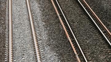 A Artenay, les voies de chemin de fer en cours de rénovation de la ligne SNCF Intercité Paris-Orléans-Limoges-Toulouse (POLT) photographiées le 16 septembre 2025
