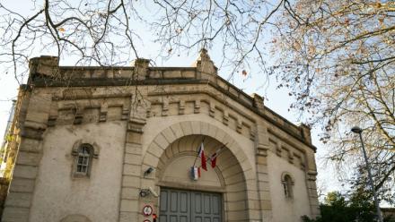 L'entrée de la prison de Dijon, d'où se sont évadés deux détenus en détention provisoire, le 27 novembre 2025 en Côte d'Or