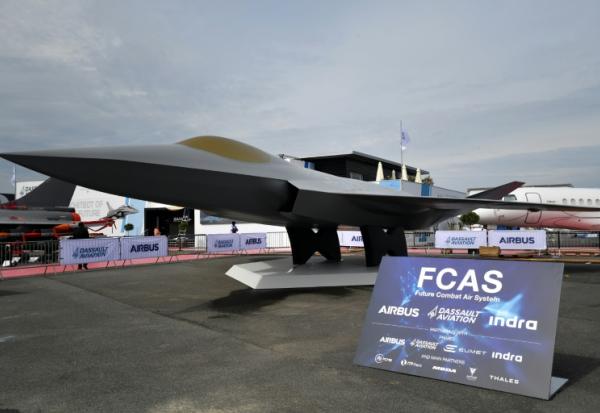 Maquette du futur avion de combat européen du programme Scaf présenté au salon du Bourget, près de Paris, le 18 février 2026 