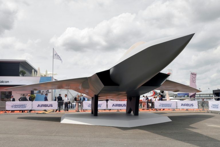 Une maquette du NGF, futur avion de combat européen du programme Scaf présenté au Bourget, le 20 juin 2023 
