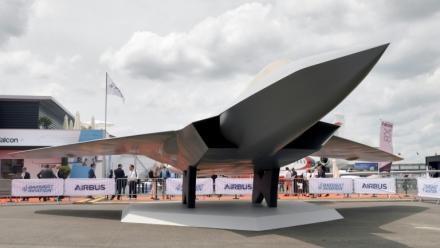 Une maquette du NGF, futur avion de combat européen du programme Scaf présenté au Bourget, le 20 juin 2023 