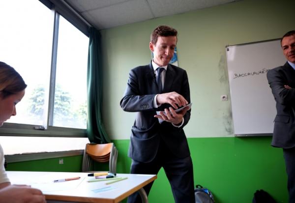Le ministre de l'Education Edouard Geffray lance les épreuves de philosophie du bac, à Nogent-sur-Marne (Val-de-Marne), le 15 juin 2026