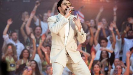 Bad Bunny se produit sur scène, le 1er juillet 2026 à Marseille