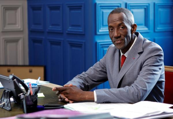 Le maire LFI de Saint-Denis Bally Bagayoko dans son bureau de l'hôtel de ville de Saint-Denis, le 1er avril 2026.