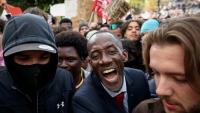 Le maire LFI de Saint-Denis, Bally Bagayoko, acclamé à son arrivée place de la Bastille pour le début d'une manifestation des lycéens, le 8 octobre 2026 à Paris