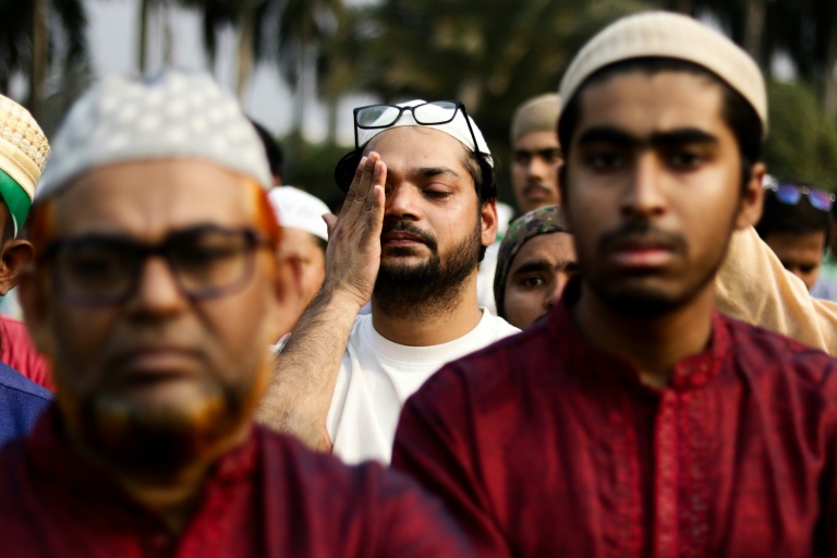 Obsèques à Dacca de Sharif Osman Hadi, figure de la révolte de 2024 au Bangladesh, assassiné en début de semaine, le 20 décembre 2025 