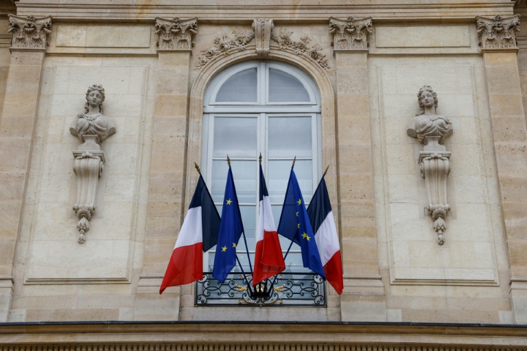 Les drapeaux français et de l'Union européenne à l'Élysée, le 20 mai 2022 à Paris