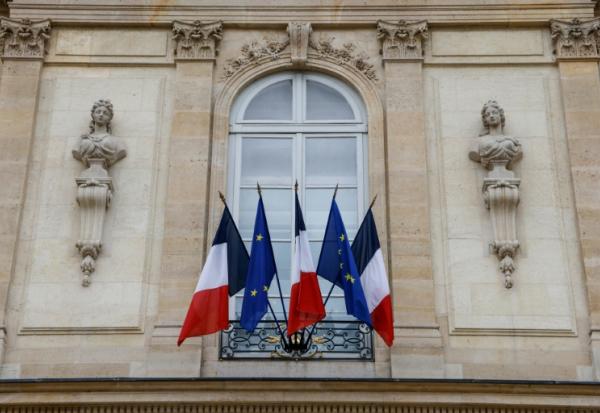 Les drapeaux français et de l'Union européenne à l'Élysée, le 20 mai 2022 à Paris