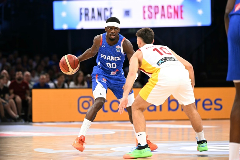 Sylvain Francisco (en bleu) à Paris le 16 août 2025