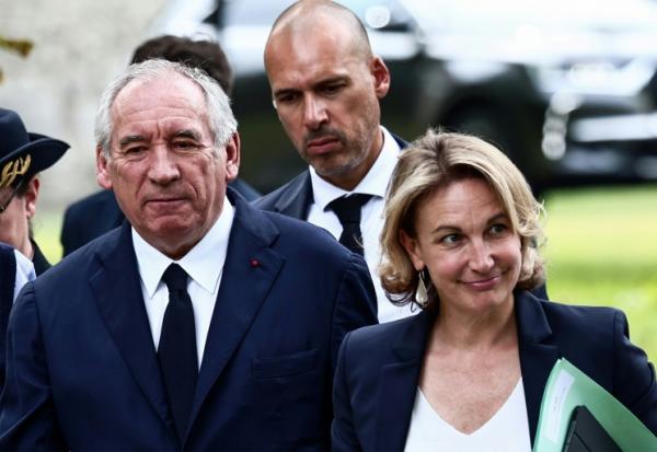 Le Premier ministre François Bayrou et la secrétaire générale de la CFDT Marylise Léon à l'université d'été de la CFDT à Boissy-la-Rivière, en Essonne, le 26 août 2025