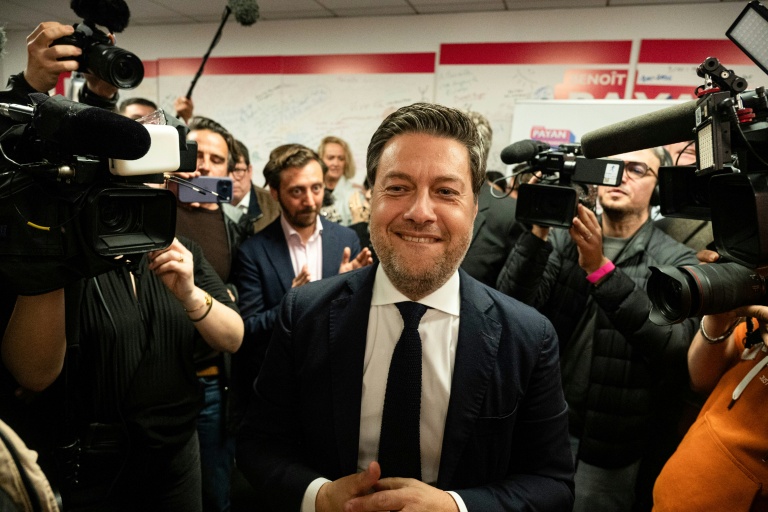 Benoît Payan, maire sortant de Marseille et candidat à sa réélection, célèbre sa victoireau 2etour des municipales à Marseille, le 22 mars 2026 dans les Bouches-du-Rhône