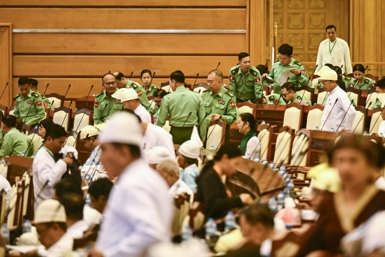 Des députés du Parlement birman réunis à Naypyidaw, le 16 mars 2026