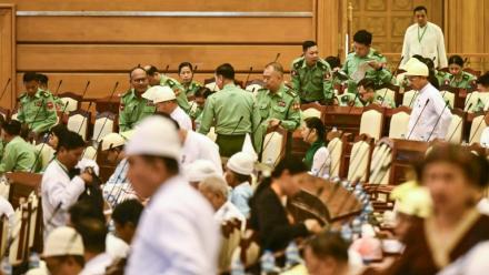 Des députés du Parlement birman réunis à Naypyidaw, le 16 mars 2026