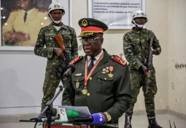 Le général Horta N'Tam prête serment comme chef de la transition en Guinée Bissau, le 27 novembre 2025, au lendemain d'un coup d'Etat militaire ayant déposé le président Umaro Sissoco Embalo et suspendu les élections en cours