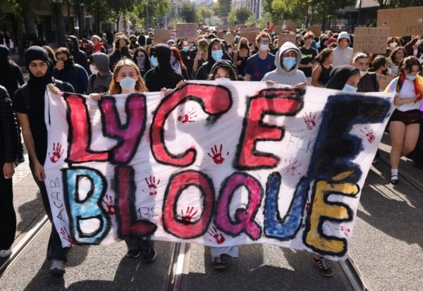 Des lycéens manifestent à Lyon, le 2 octobre 2026