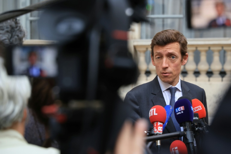 Le ministre français de l'Education nationale Edouard Geffray parlant à la presse à Paris, le 2 octobre 2026