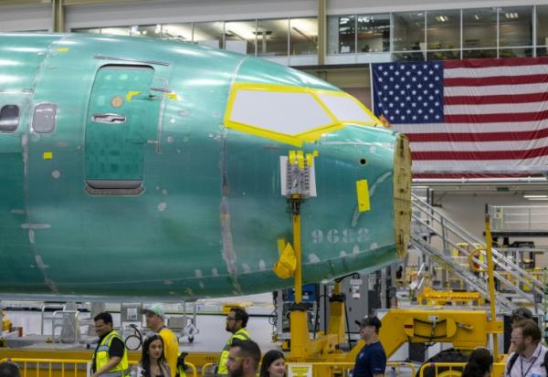Le fuselage d'un Boeing 737 MAX 10 est visible lors de la cérémonie d'inauguration de la nouvelle chaîne d'assemblage "North Line" de l'entreprise à l'usine Boeing d'Everett, dans l'État de Washington, le 10 juillet 2026