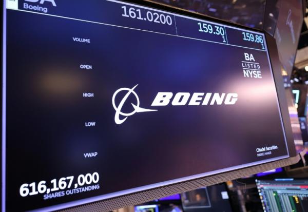 Logo de Boeing sur un des écrans du New York Stock Exchange le 4 septembre 2024 à New York.