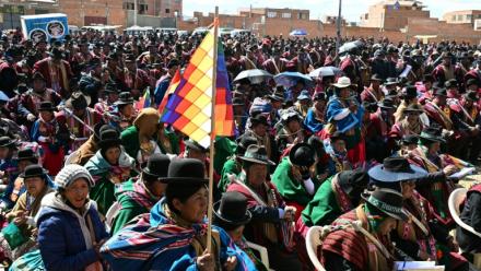 Rassemblement de dirigeants des "Ponchos Rouges", une organisation paysanne et indigène, pour discuter de la suite du mouvement de protestation, le 18 juin 2026 à Tilata, dans le département de La Paz, en Bolivie 