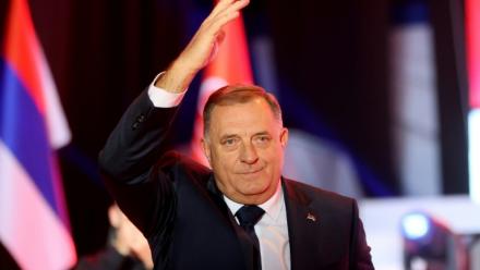 Milorad Dodik, ancien président de la Republika Srpska et dirigeant de l'Union des sociaux-démocrates indépendants (SNSD), assiste au dernier meeting électoral de son parti à Banja Luka, en Bosnie-Herzégovine, le 2 octobre 2026
