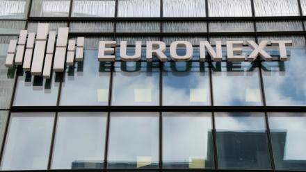 La façade du bâtiment d’Euronext dans le quartier d’affaires de La Défense, à l’ouest de Paris, le 9 octobre 2025.