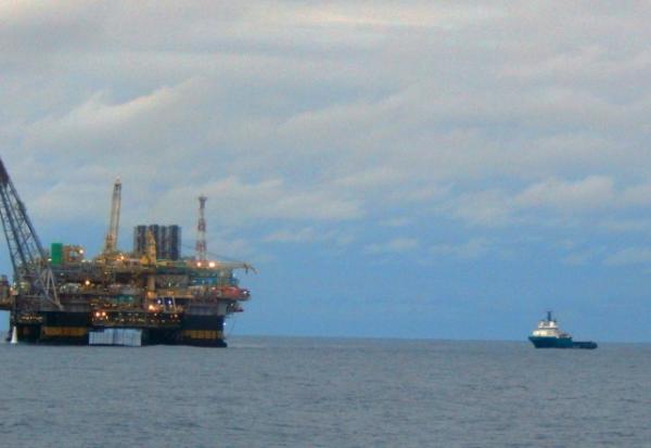 Une plateforme pétrolière de la compagnie publique brésilienne Petrobras, dans l'Etat de Espirito Santo, le 7 décembre 2015