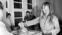 L'actrice française Brigitte Bardot vote pour le second tour de la présidentielle, le 10 mai 1981 à Saint-Tropez 