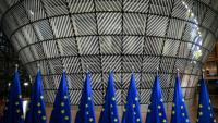 Des drapeaux de l'Union européenne à Bruxelles, le 18 décembre 2024
