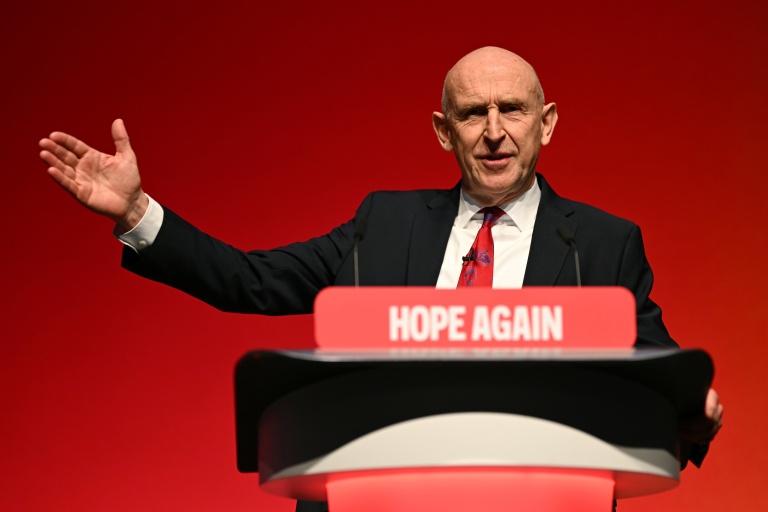 Le ministre britannique des Finances John Healey prononce un discours, le 28 septembre 2026 à Liverpool au Royaume-Uni