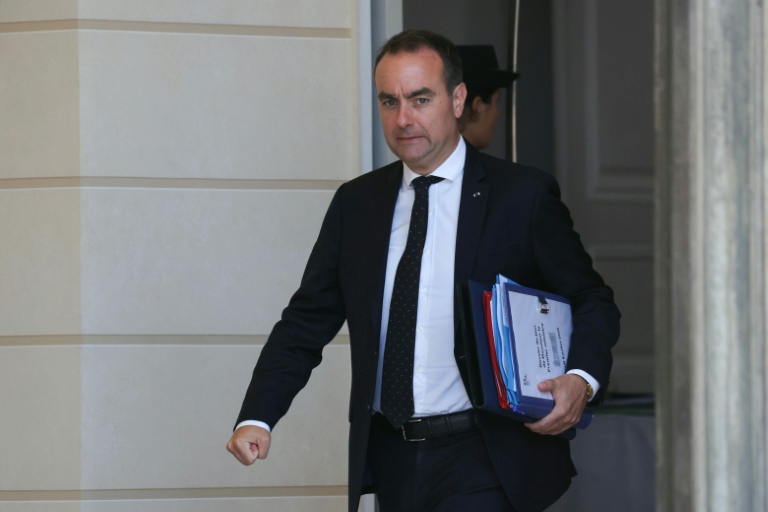 Le Premier ministre Sébastien Lecornu quitte l'Elysée après le Conseil des ministres le 9 juillet 2026 à Paris