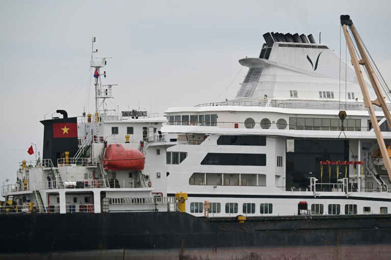 Le navire de croisière Odyssey, de Villa Vie Residences, à quai dans le port de Sihanoukville, le 28 octobre 2026 au Cambodge