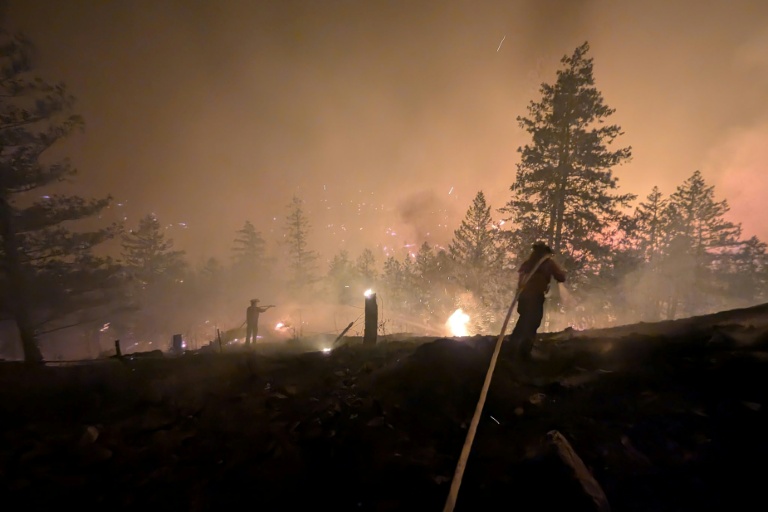L'incendie de Bald Range, dans l'ouest du Canada, a entrainé l'évacuation de plus de 20.000 personnes (photo prise le 7 août 2026 et diffusée le 8 par le Service des incendies de forêt de la province de Colombie-Britannique)