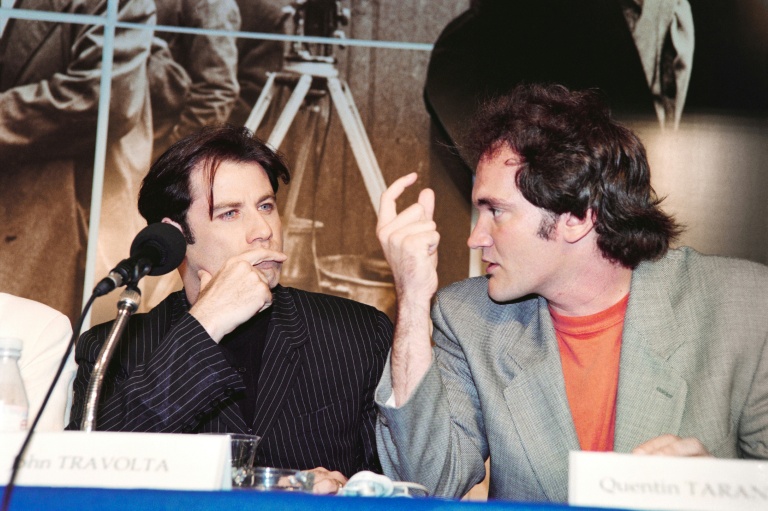 Le réalisateur américain Quentin Tarantino (d) et l'acteur américain John Travolta lors d'une conférence de presse pour le film 