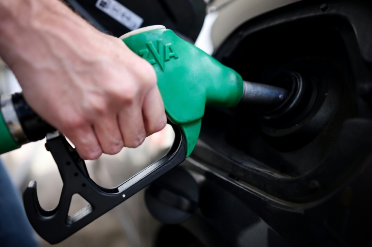Vendredi, le SP95-E10, l'essence la plus consommée par les Français, se vendait en moyenne à 2,090 euros le litre