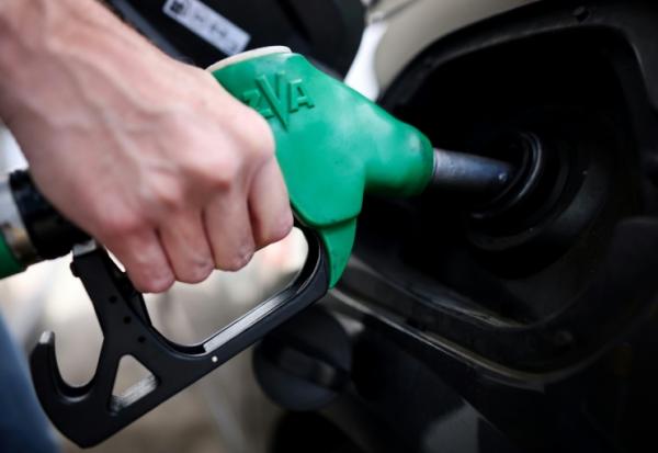 Vendredi, le SP95-E10, l'essence la plus consommée par les Français, se vendait en moyenne à 2,090 euros le litre