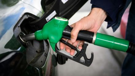 Carburant: le gouvernement appelle les distributeurs à baisser les prix