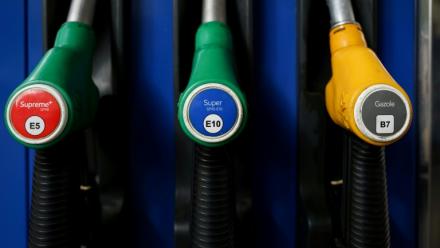 Pompes à essence et au gazole dans une station-service à Paris, le 16 septembre 2026