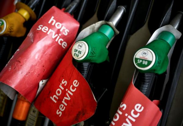 Une station-service en rupture de carburants à Paris, le 2 avril 2026