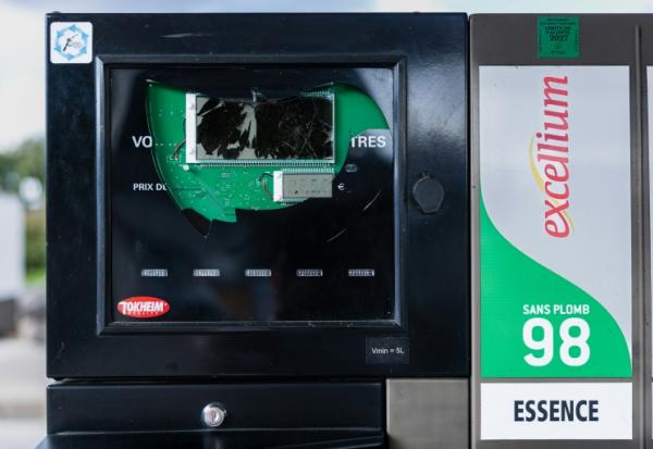 Face à la baisse des ventes liée à la flambée des prix du carburants, ou aux incivilités d'automobilistes sur les nerfs, de plus en plus de gérants de stations-service se posent la question de jeter l'éponge