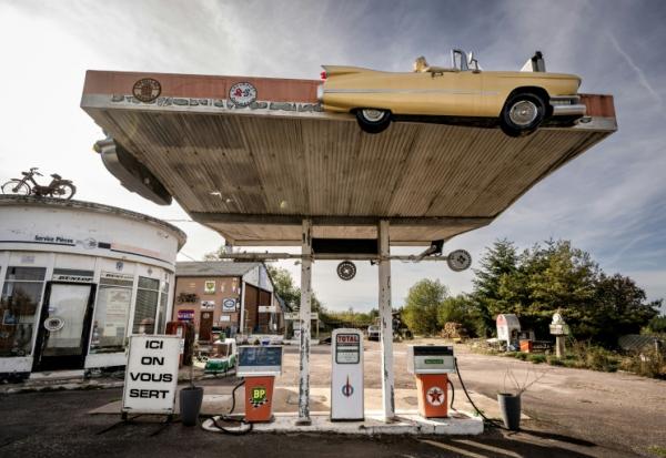 Une station-service à l'ancienne à   Molphey, en Côte-d'Or, le 21 septembre 2026