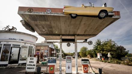 Une station-service à l'ancienne à   Molphey, en Côte-d'Or, le 21 septembre 2026