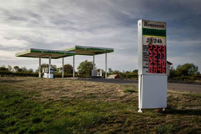 Une station-service indépendante en milieu rural à Liernais, en Côte-d'Or, le 21 septembre 2026