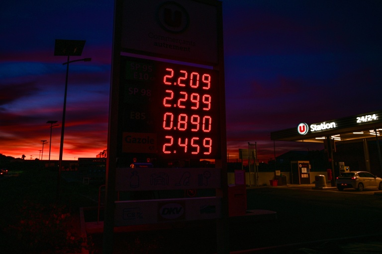 Les prix du carburant dans une station-service de Portiragnes, dans l'Hérault, le 22 septembre 2026