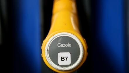 Pompe à gazole dans une station-service à Paris le 16 septembre 2026